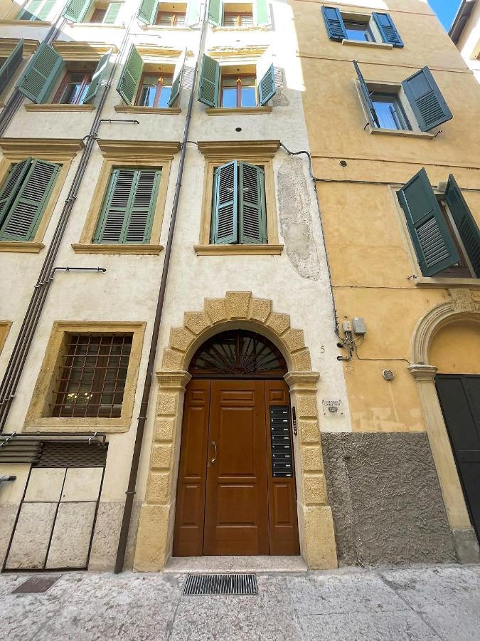 Magnolia Home - Piazza Delle Erbe Verona Luaran gambar